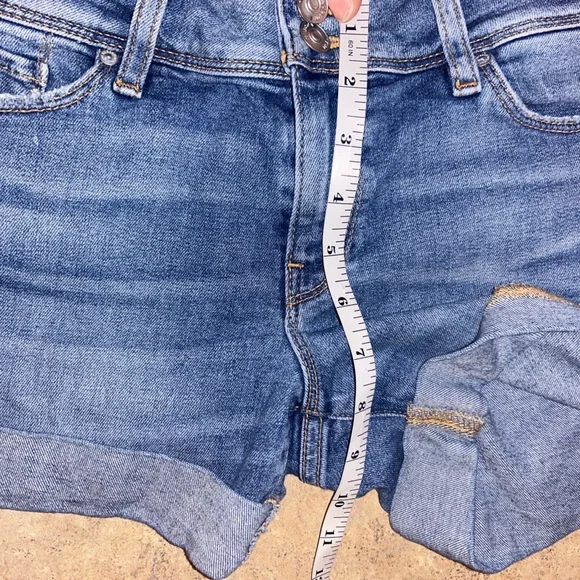 Hudson Jeans Blue Jean Shorts “Croxley” Mid-Rise Fitted